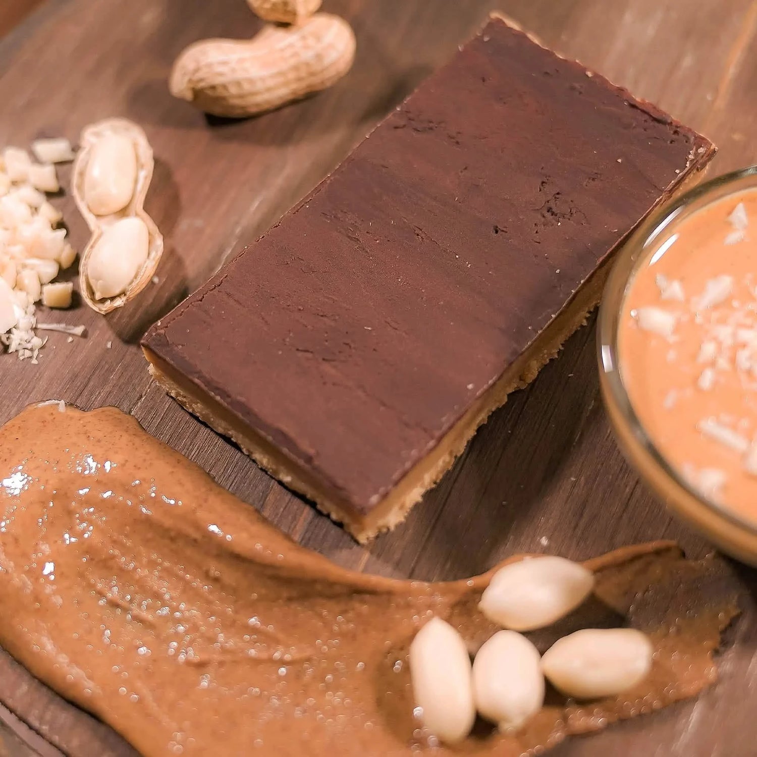 Raw picture of gourmet low-carb peanut butter bar protein snack, 5-count, gluten-free and keto-friendly.